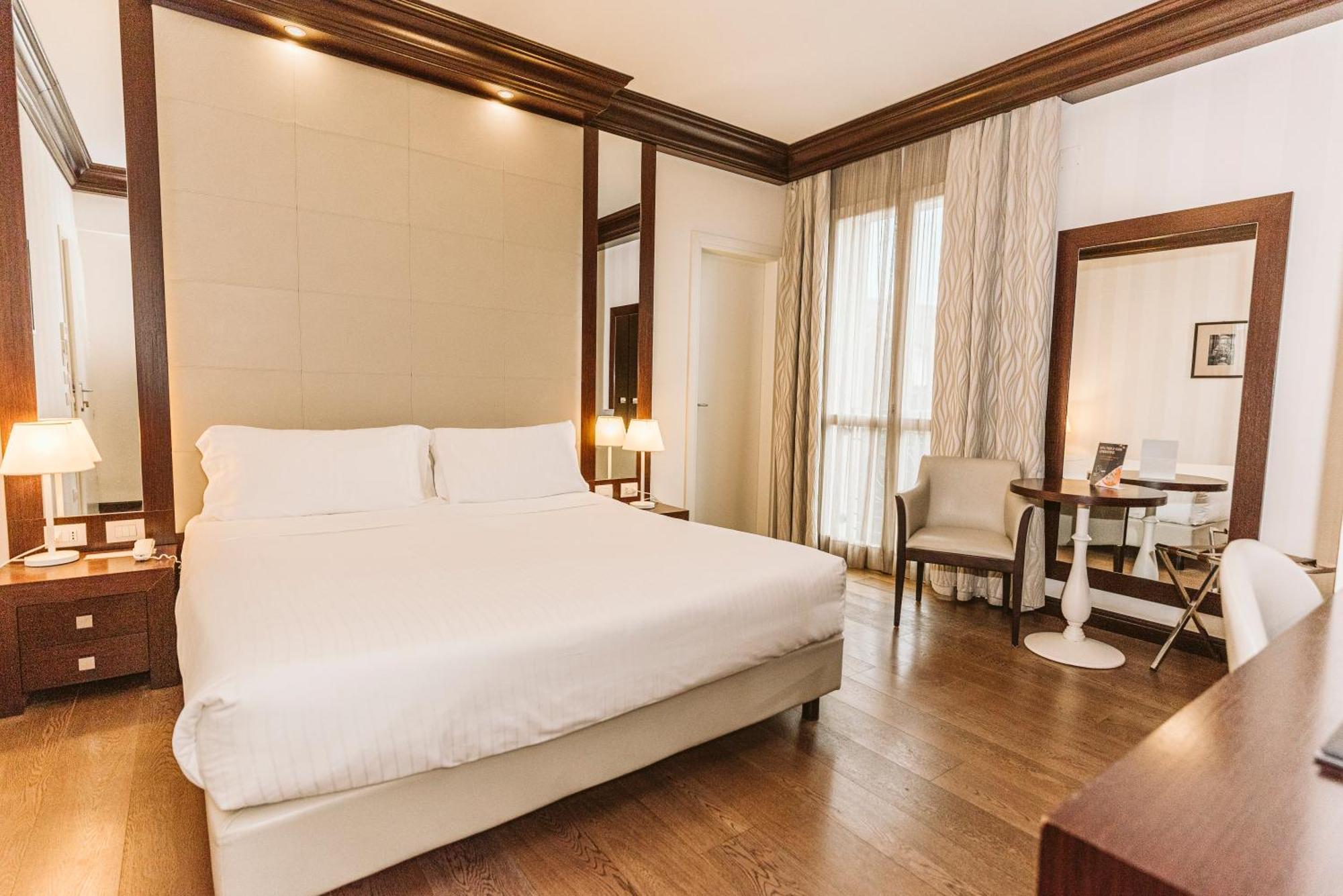 Palazzo Bezzi Hotel ราเวนนา ภายนอก รูปภาพ