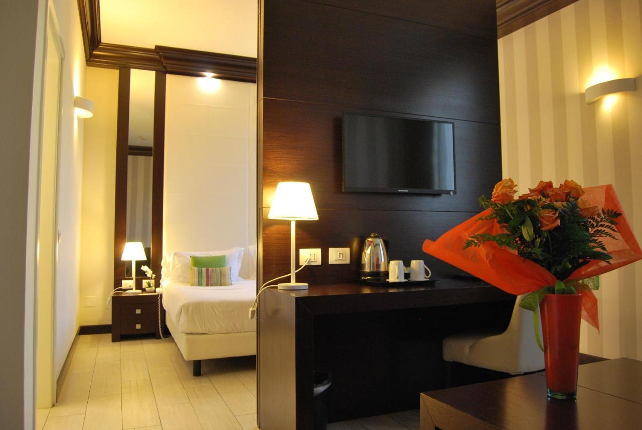 Palazzo Bezzi Hotel ราเวนนา ภายนอก รูปภาพ